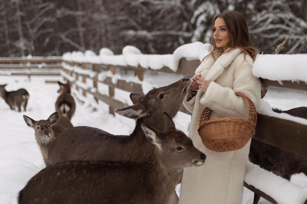 Лиана Шульгина в зимней фотосессии в канун Нового 2023 года