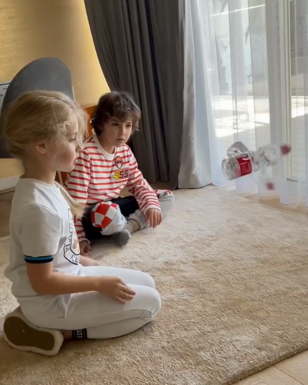 Где дети Аллы Пугачевой - Лиза Галкина и Гарри Галкин ФОТО 2023 в Израиле в детской комнате играют