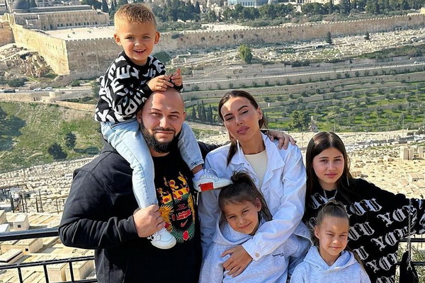 Давид сын Джигана и Самойловой в Иерусалиме с семьёй ФОТО 2023 год