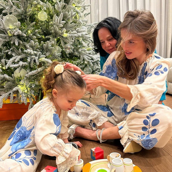 Александра Чвикова - Алекса на Новый год 2023 ФОТО семья