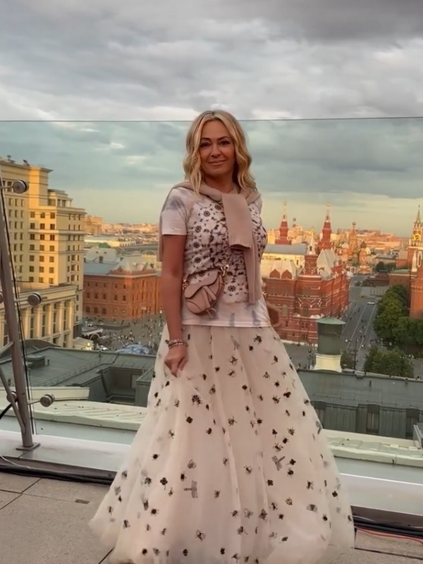 Яна Рудковская ФОТО на фоне Кремля в Москве сделала на крыше