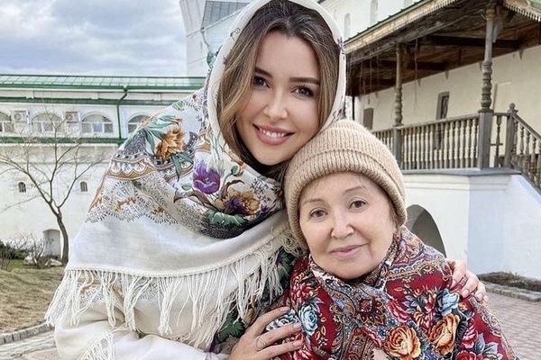 Дочь Анастасии Заворотнюк Анна с бабушкой ФОТО Валентина Заворотнюк