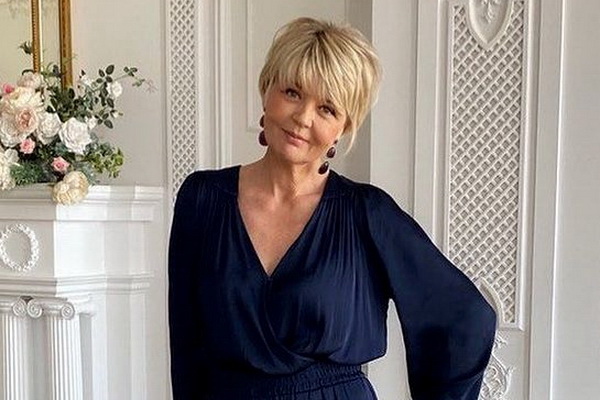 Юлия Меньшова на День Рождения 54 года в комбинезоне модном