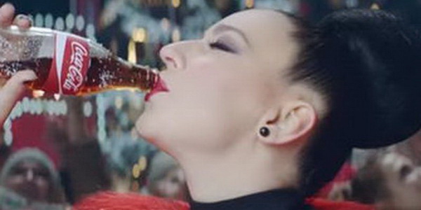 Ёлка в новогоднем видео-ролике Coca-Cola «Праздник к нам приходит»