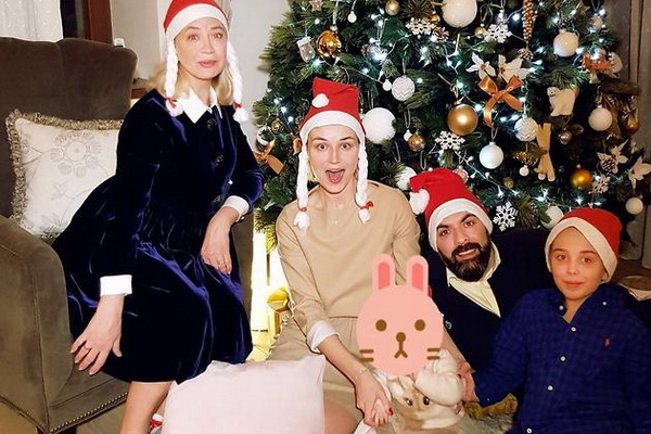 Полина Гагарина показала подросшую дочку на Новый год