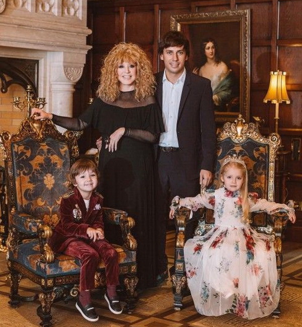 Алла Пугачёва поделилась редким семейным фото