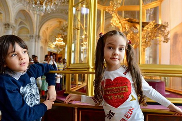Киркоров вместе с детьми отправился на гастроли в Санкт-Петербург