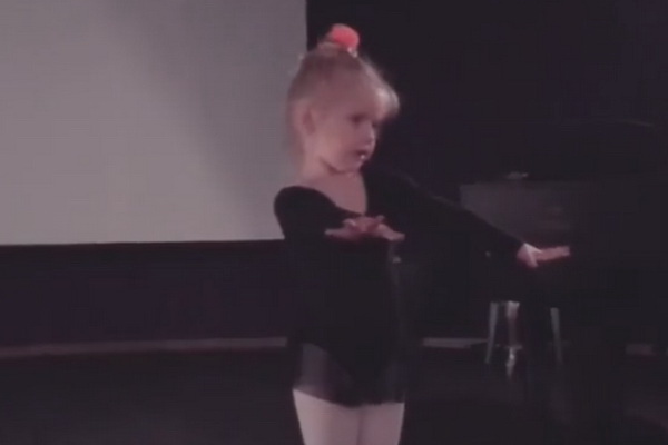 Танцевальная импровизация от Лизы - дочь Аллы Пугачёвой и Максима Галкина