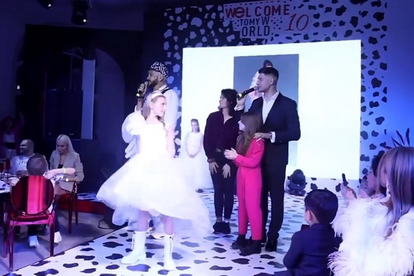 «Блеск страз и праздничный макияж!» - звёзды шоу-бизнеса поздравляют Аллу-Викторию Киркорову