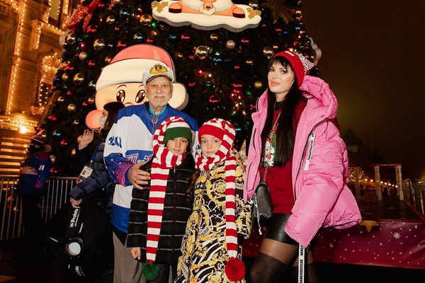 Бедрос Киркоров повеселился с детьми и создал новогоднее настроение - ФОТО