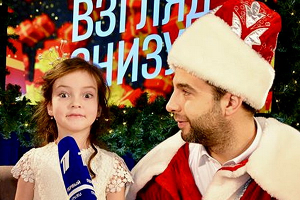 «Какой забавный Дед Мороз!» - Мартин и Алла Киркоровы в теле-шоу на ФОТО