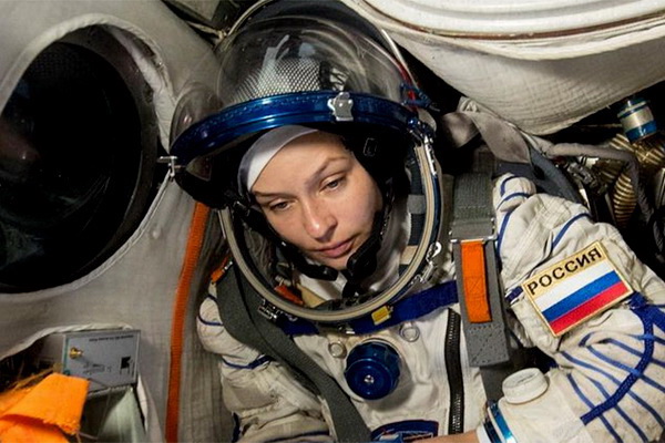 «Нужно крылья распахнуть!» - Алла Пугачёва пожелала удачи актрисе на съёмках в открытом космосе