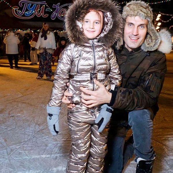 «Классно катаются на коньках!» - Кристина Орбакайте возле ГУМа в Москве