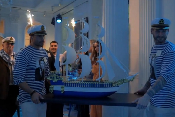 Бедрос Киркоров 90 лет - торт на День Рождения в виде парусника