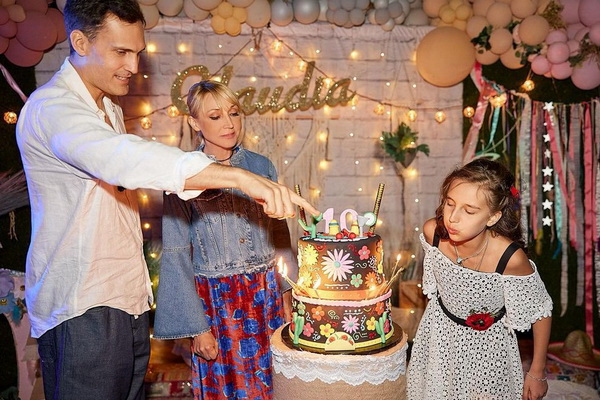 Клавдия Земцова 10 лет - ФОТО с родителями 2022 года на День Рождения