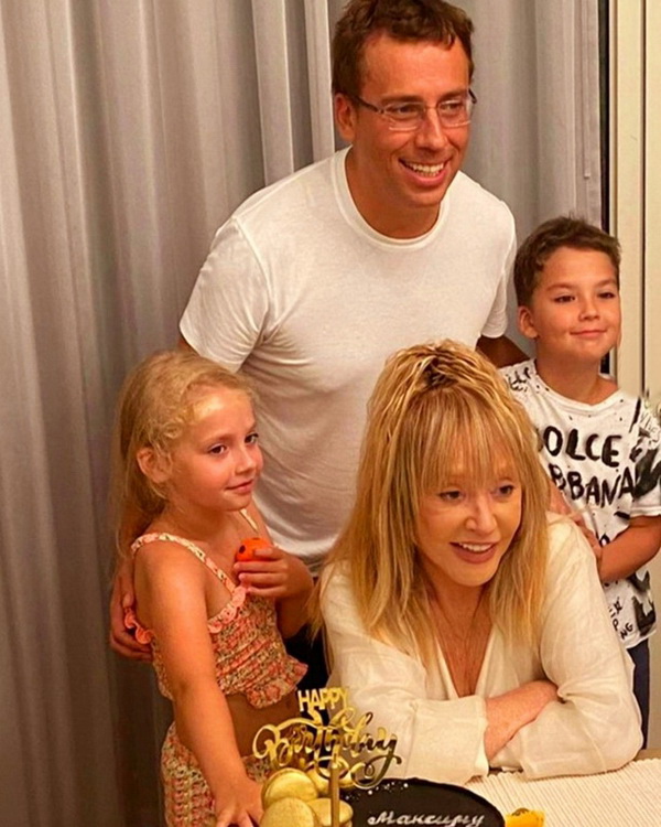 Максим Галкин на День Рождения в 2022 году - ФОТО с 46-летия с семьёй