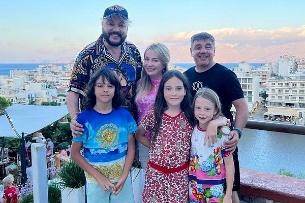 Филипп Киркоров на отдыхе с детьми летом 2022 года