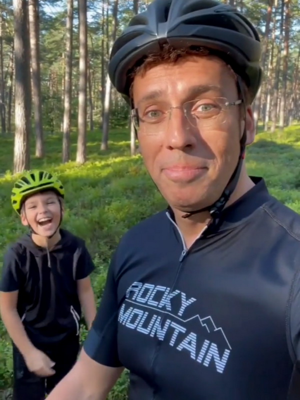 «Забавные чудаки в лесу на велосипедах катаются!» - Максим Галкин и Гарри