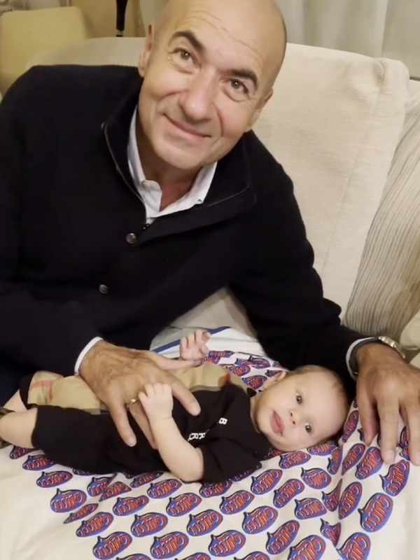 Игорь Крутой показал фотографии с внуком