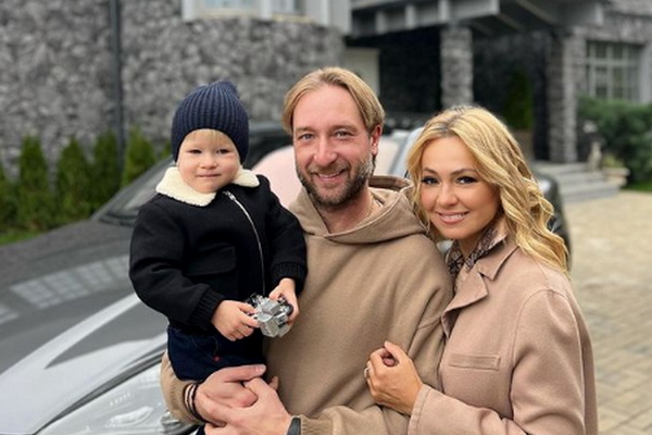 В честь 40-летнего юбилея фигуриста Евгения Плющенко фото с семьёй