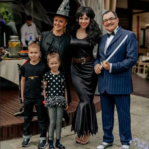Дибров в стиле «Семейка Аддамс» устроил День Рождения 5-летнего сына