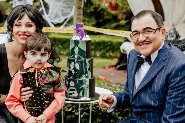Дибров в стиле «Семейка Аддамс» устроил День Рождения 5-летнего сына